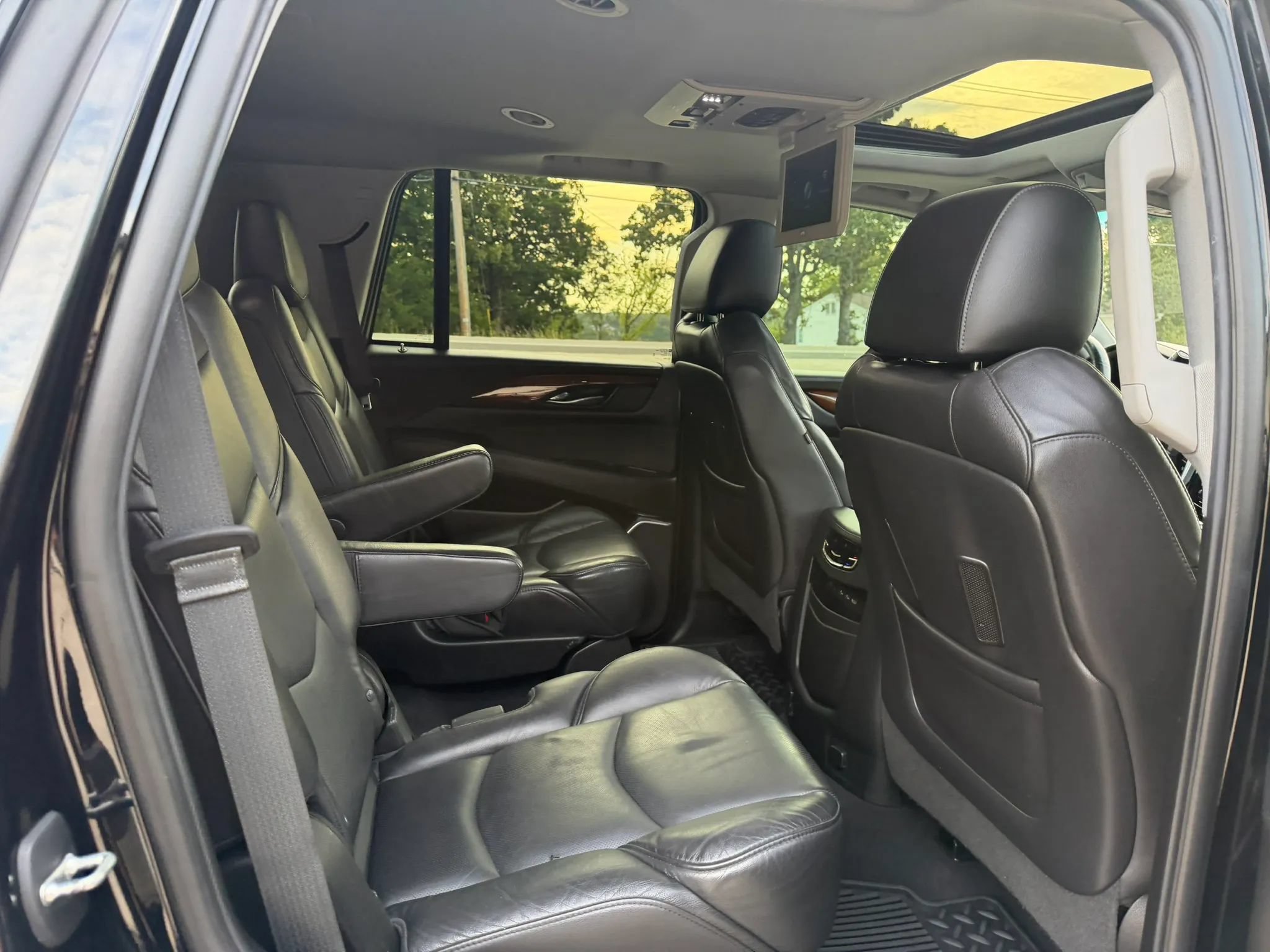 Used 2019 Cadillac Escalade Luxury AWD/4WD image 47