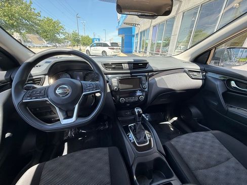Used 2020 Nissan Rogue Sport SV FWD image 6