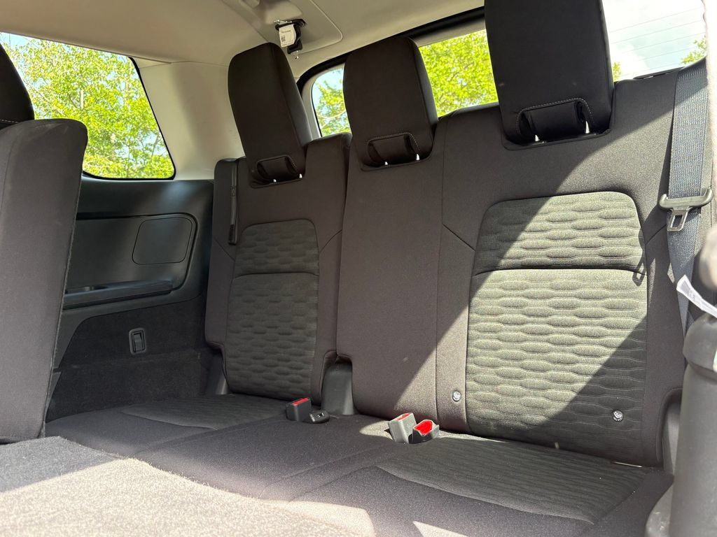 Used 2025 Nissan Pathfinder SV FWD image 25