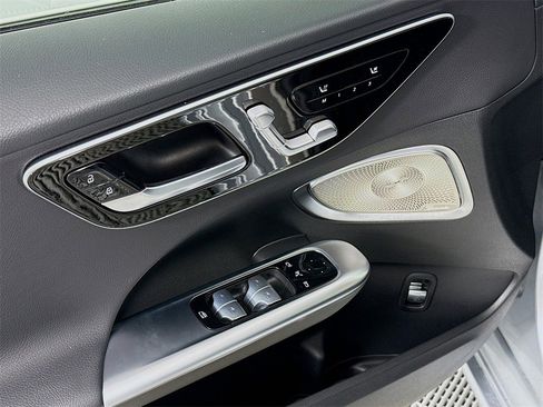 Used 2025 Mercedes-Benz C 300 4MATIC Sedan image 18