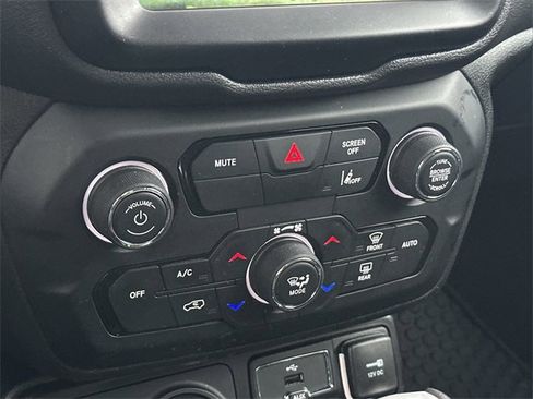 Used 2022 Jeep Renegade Latitude image 22