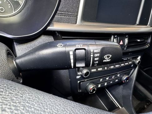 Used 2020 Kia Optima LX image 25