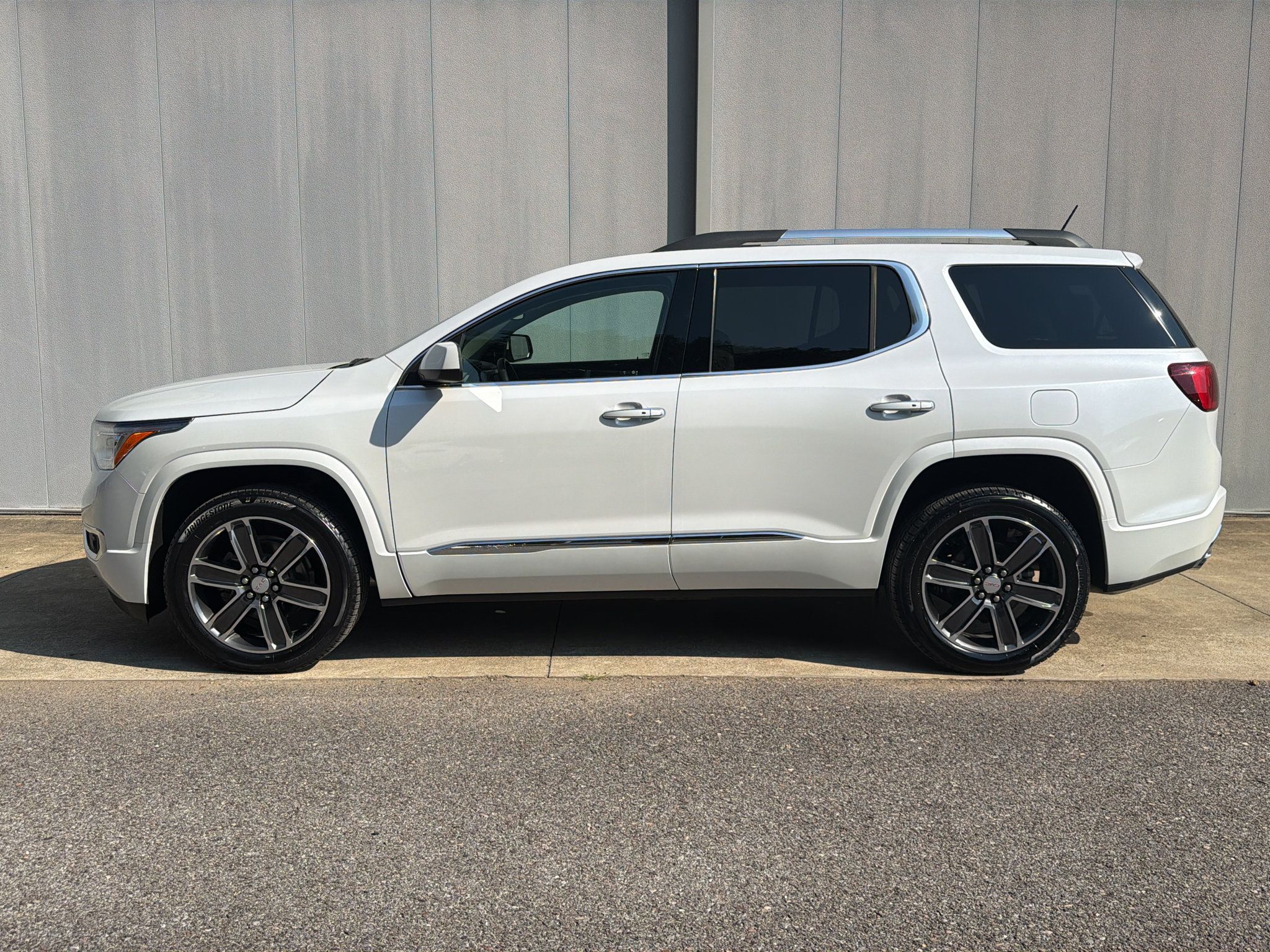Used 2019 GMC Acadia Denali w/ Technology Package FWD image 7