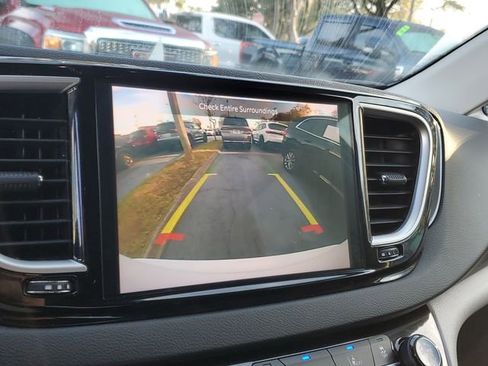 Used 2024 Chrysler Pacifica Touring-L FWD image 20
