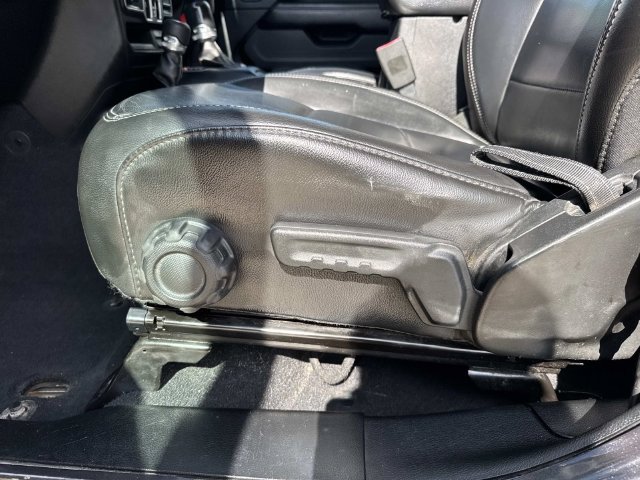Used 2018 Jeep Wrangler Unlimited Sahara AWD/4WD image 16