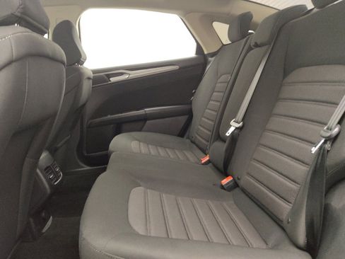 Used 2020 Ford Fusion SE image 18