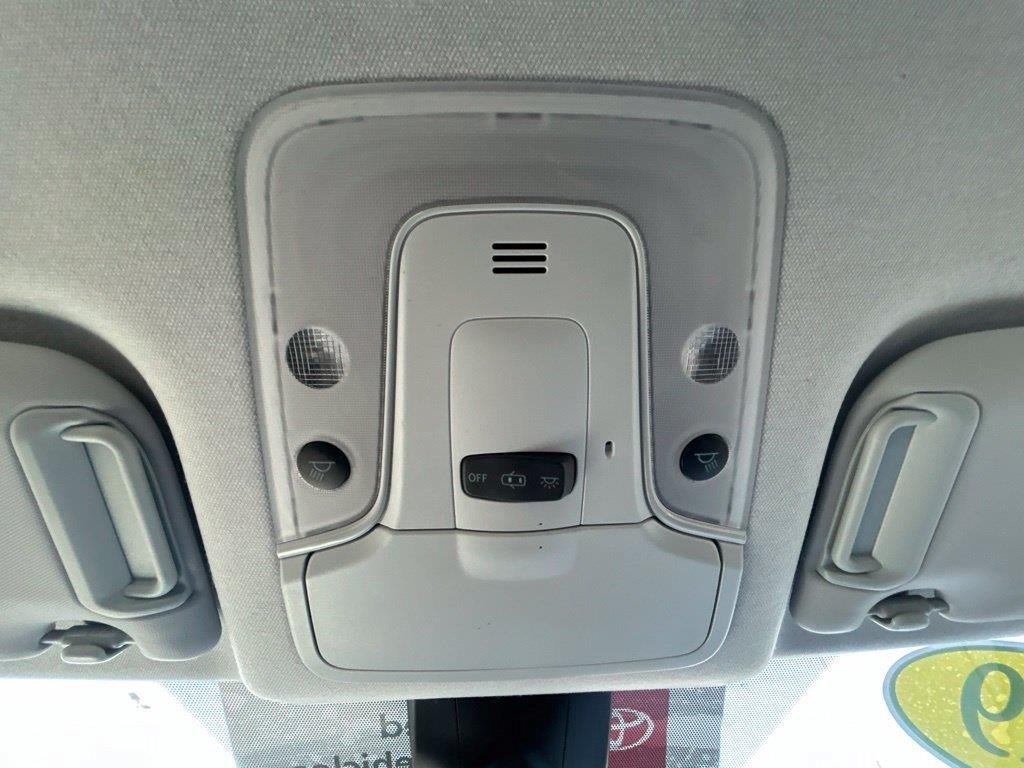 Used 2019 Toyota Prius LE AWD/4WD image 23