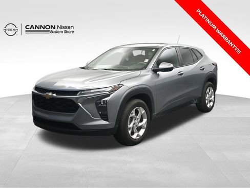 Used 2025 Chevrolet Trax LS w/ LS Convenience Package FWD image 1