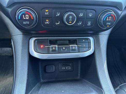 Used 2020 GMC Acadia SLT AWD/4WD image 30