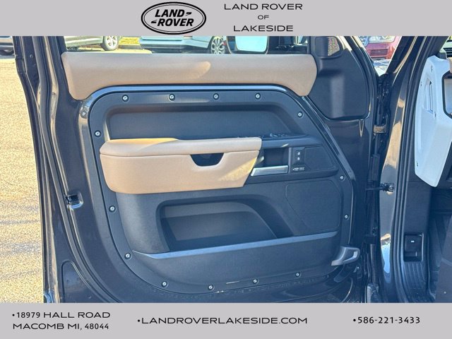 Used 2026 Land Rover Defender 110 X-Dynamic SE AWD/4WD image 11