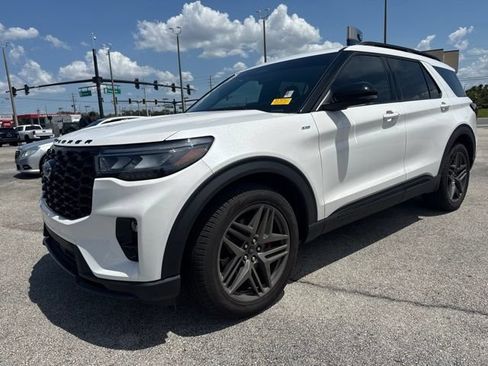 Used 2025 Ford Explorer ST-Line w/ Premium Package RWD image 2