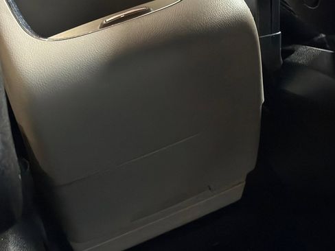 Used 2017 Dodge Grand Caravan SXT image 17