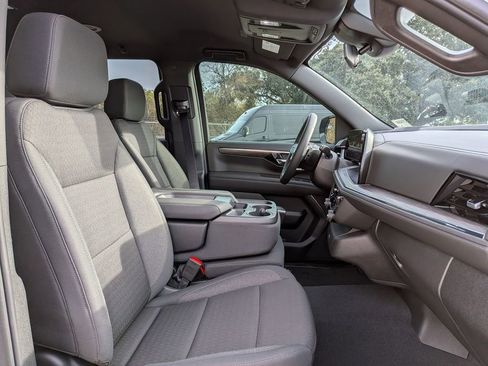 New 2026 Chevrolet Suburban LS image 33