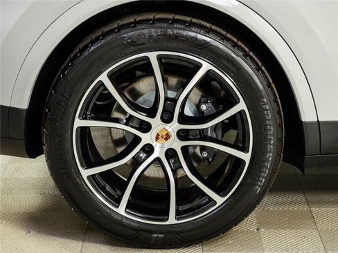 New 2026 Porsche Cayenne Coupe AWD/4WD image 39