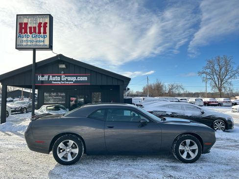 Used 2021 Dodge Challenger SXT image 10