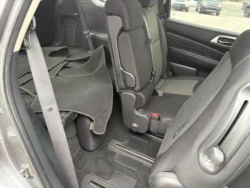 Used 2018 Nissan Pathfinder SV image 36