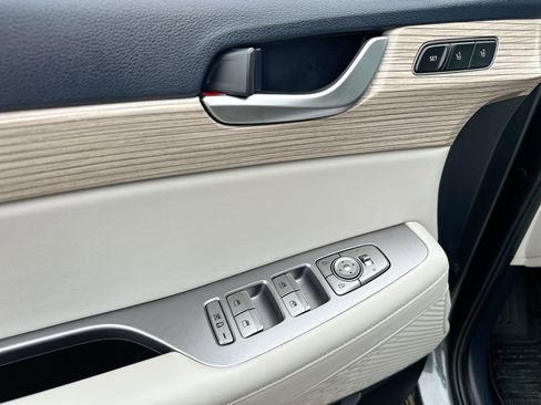 Used 2021 Hyundai Palisade SEL w/ Premium Package FWD image 13