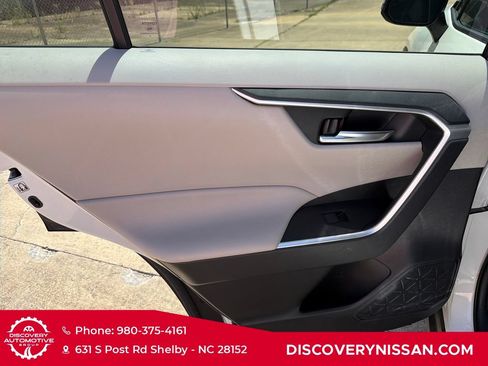 Used 2020 Toyota RAV4 XLE w/ Convenience Package FWD image 30
