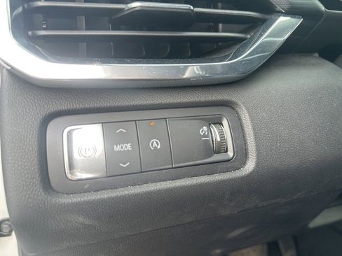 Used 2025 GMC Acadia Elevation image 21