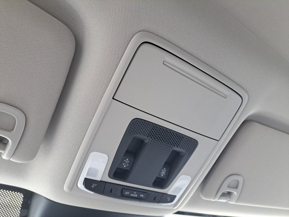 Used 2025 Honda Pilot Touring image 35