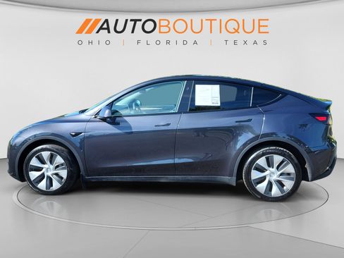 Used 2024 Tesla Model Y Long Range AWD/4WD image 2