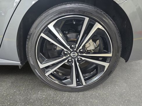 Used 2023 Nissan Sentra SR w/ Electronics Package FWD image 30