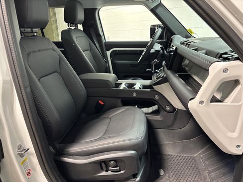 Used 2025 Land Rover Defender 110 S image 33