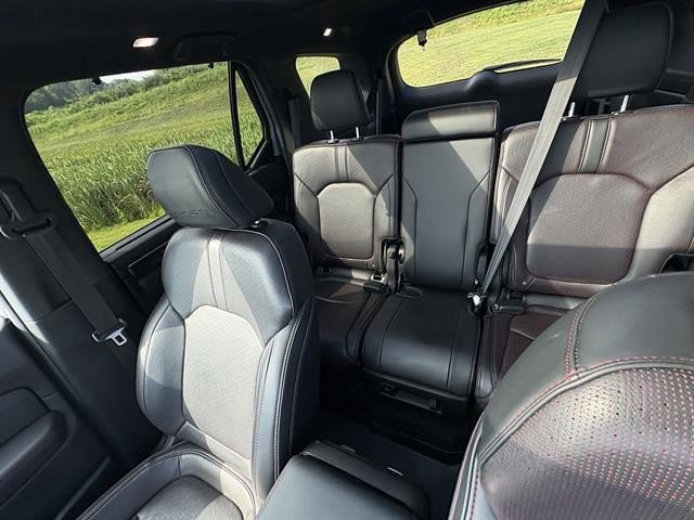 Used 2025 Honda Pilot Black Edition image 10