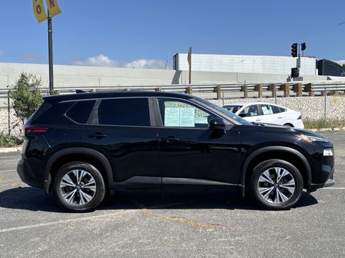 Used 2023 Nissan Rogue SV image 6