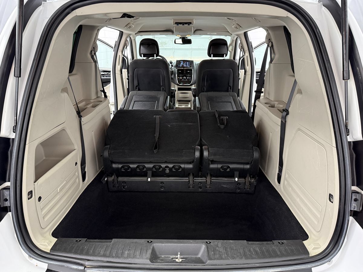 Used 2019 Dodge Grand Caravan SE FWD image 23