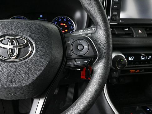 Used 2022 Toyota RAV4 LE image 10