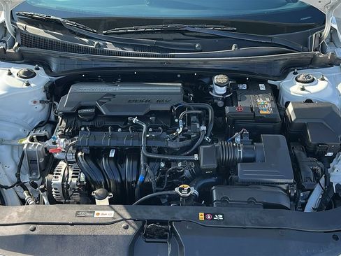 Used 2024 Hyundai Elantra Limited FWD image 3