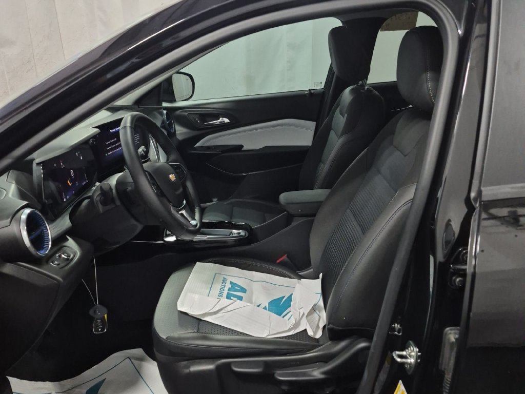 Used 2026 Chevrolet Trax LT w/ Driver Confidence Package FWD image 5