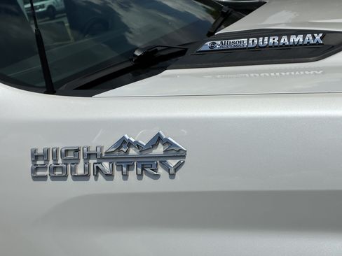 Used 2024 Chevrolet Silverado 2500 High Country w/ High Country Premium Package AWD/4WD image 8