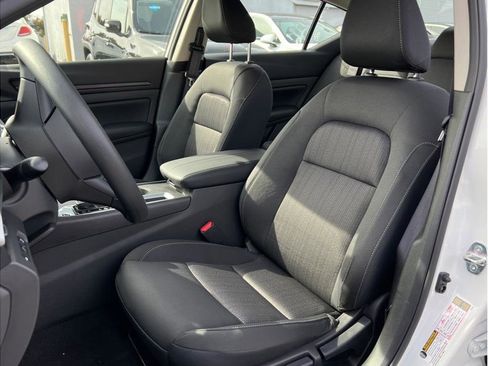 Used 2025 Nissan Altima 2.5 S image 9