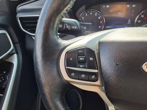 Used 2022 Ford Explorer XLT w/ Equipment Group 202A AWD/4WD image 13