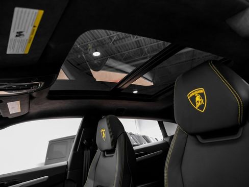 Used 2025 Lamborghini Urus SE image 7