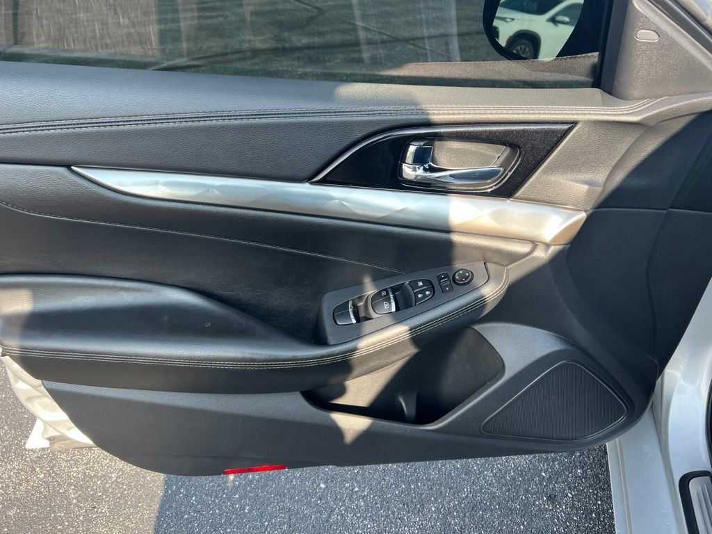 Used 2020 Nissan Maxima 3.5 SV w/ Floor Mat Group FWD image 6