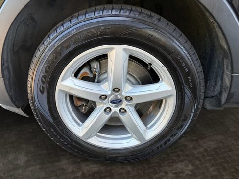 Used 2017 Ford Explorer XLT AWD/4WD image 36
