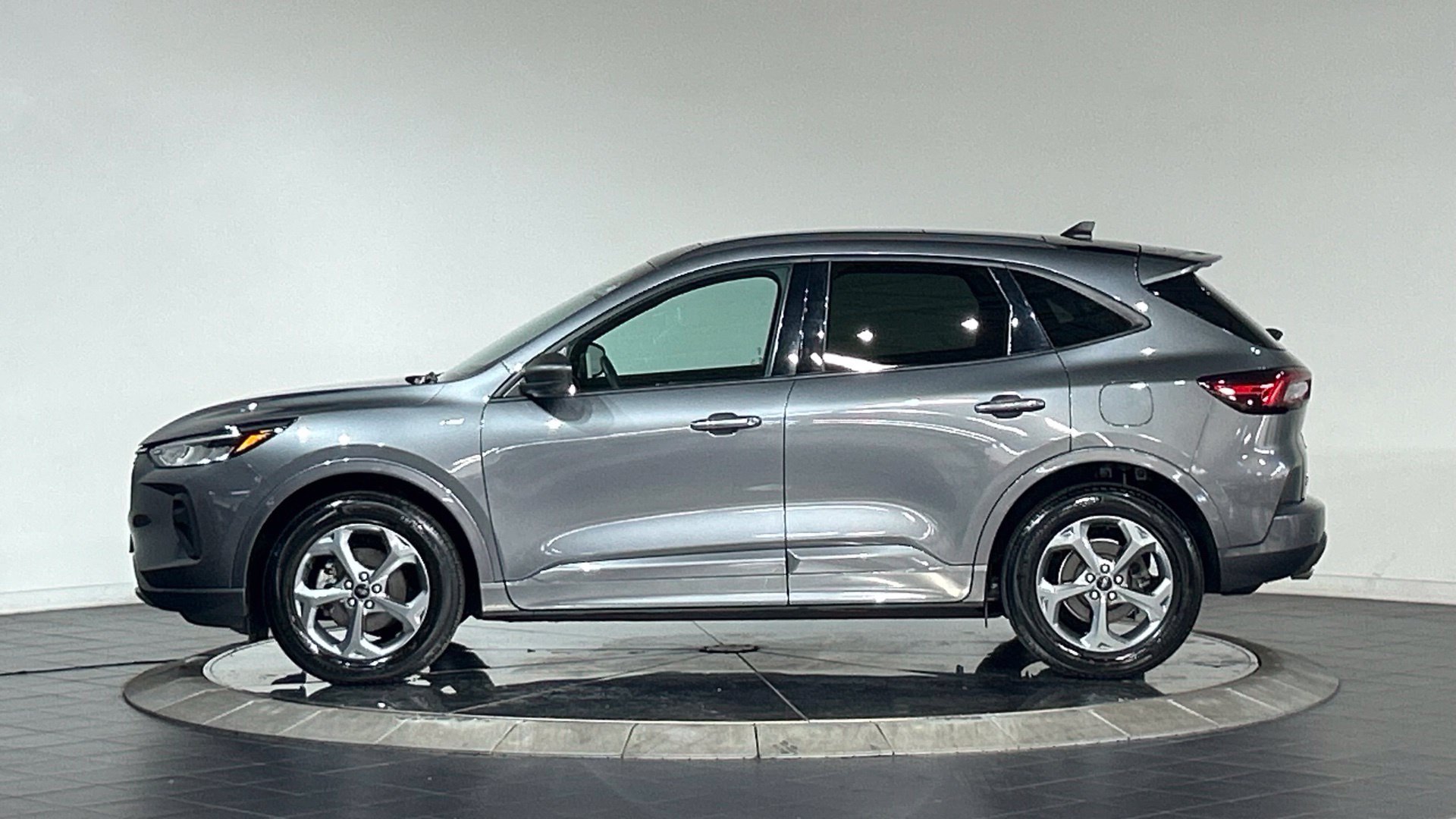 Used 2023 Ford Escape ST-Line w/ Tech Pack #1 AWD/4WD image 6