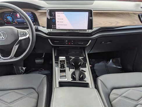Certified 2024 Volkswagen Atlas SE image 17