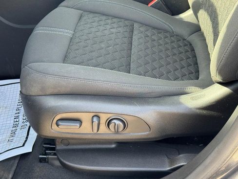 Used 2022 Chevrolet Blazer LT image 23