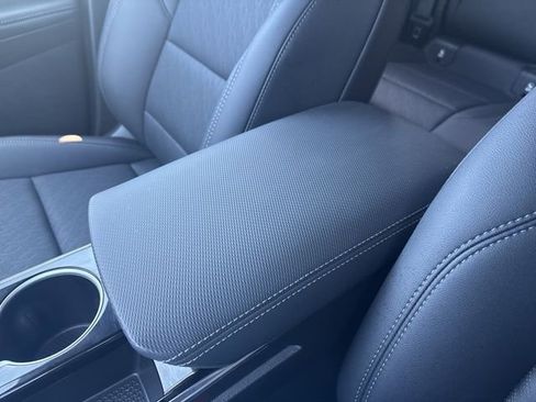 Used 2026 Chevrolet Equinox LT w/ Convenience Package II image 43