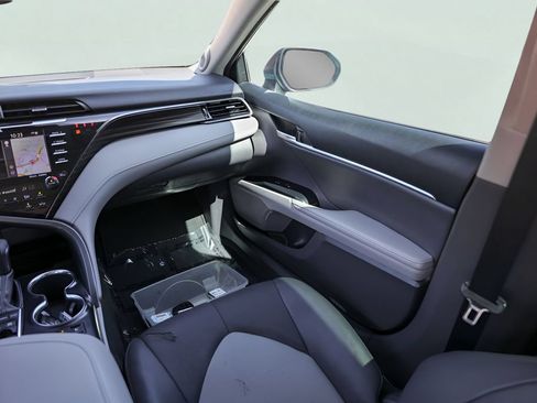 Used 2020 Toyota Camry XLE w/ Driver Assist Package FWD image 30