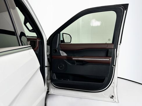 Used 2024 Ford Expedition Limited image 35