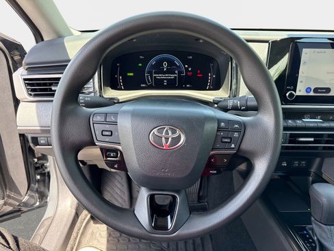 Used 2025 Toyota Camry LE w/ Convenience Package image 26