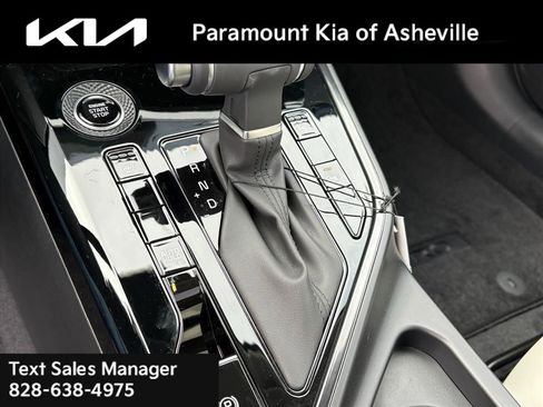 New 2025 Kia Niro EX Touring image 27