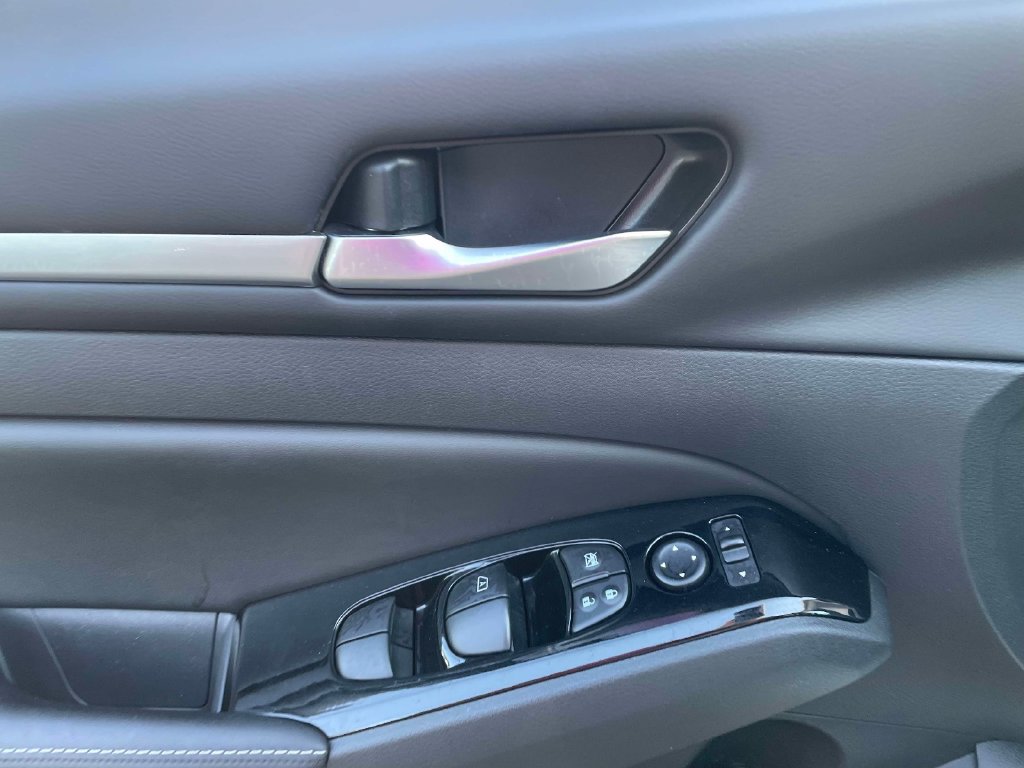 Used 2023 Nissan Altima 2.5 SV FWD image 18