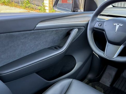 Used 2024 Tesla Model Y Long Range AWD/4WD image 15