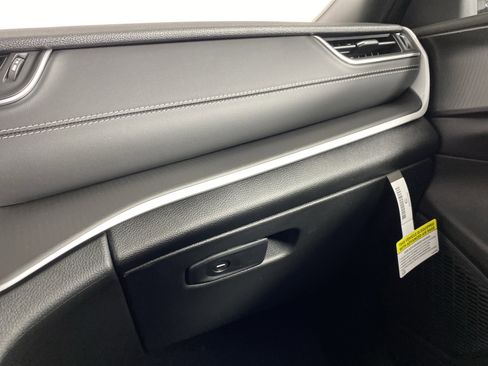 New 2025 Jeep Grand Cherokee L Altitude image 28